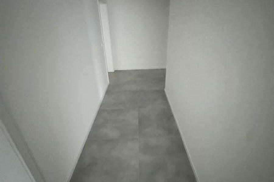 24 Flur im EG zu den WE 1 + 2