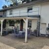 004 Außenansicht Pension mit Terasse