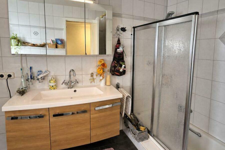 017 Wohnhaus Bad