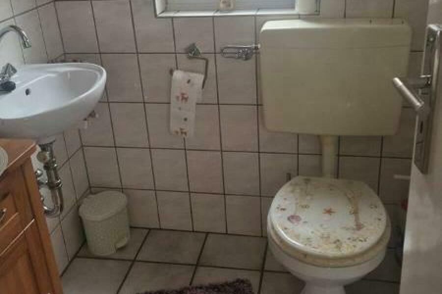 018 Wohnhaus Gaeste WC 600x800