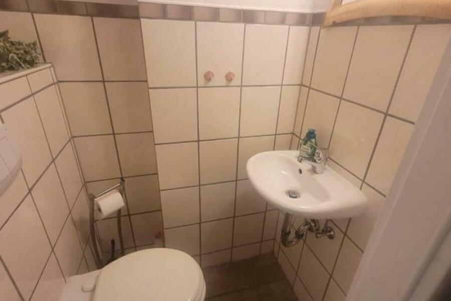 013 Pension Gäste WC im OG