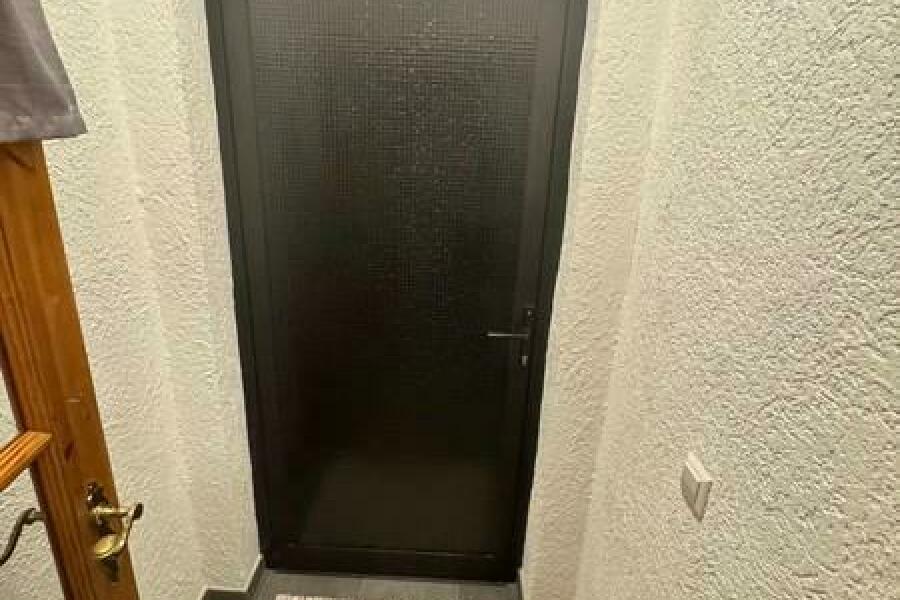 110 Garderobe und Außeneingang