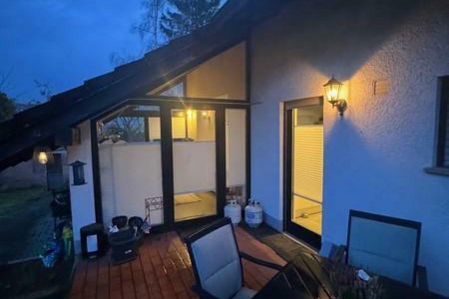 22 Terrasse mit Wintergarten