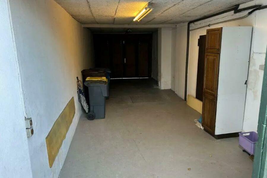 25 Garage mit Kellerzugang