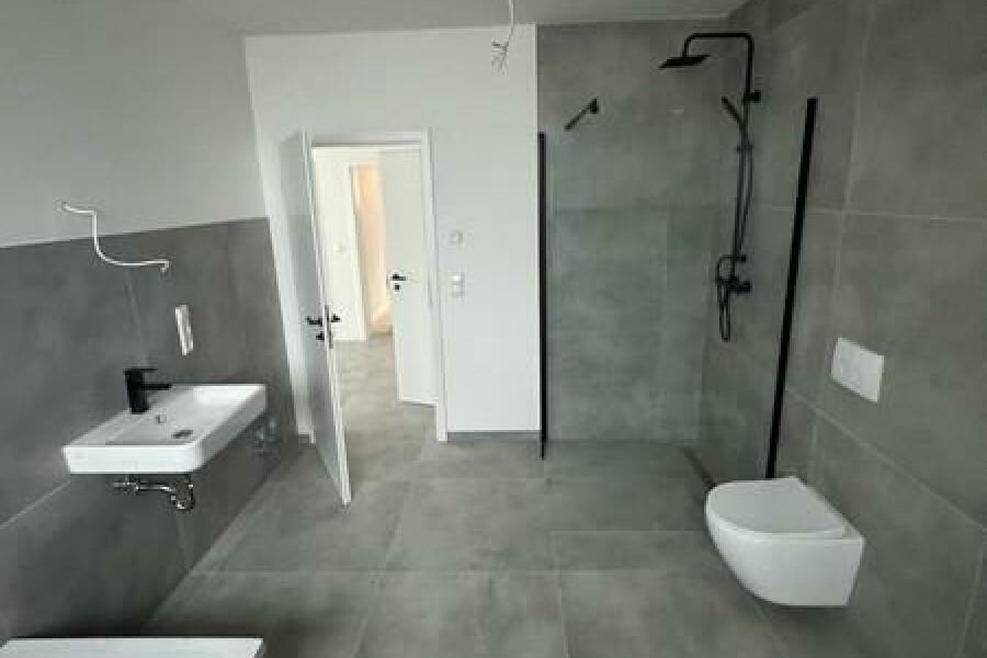 32 Impressionen aus den Wohnungen Bädern Balkonen