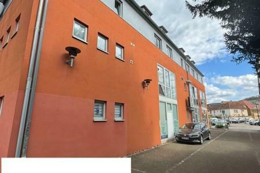 25 Außenansicht zum Zentrum