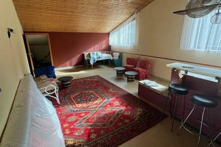 53 Barraum mit Wandspeicher