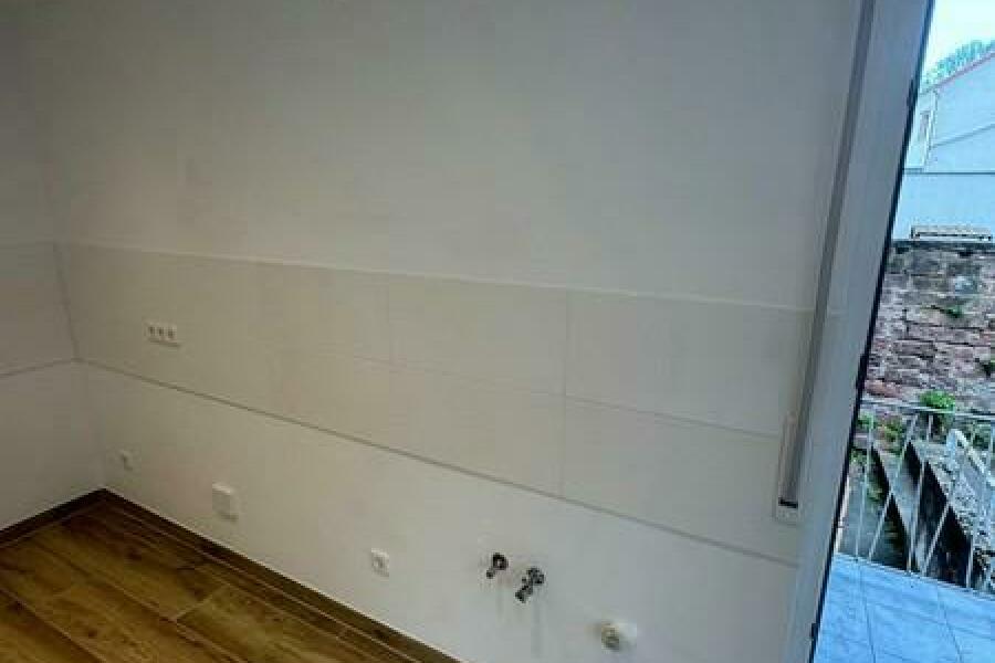 20 Küche mit Balkonzugang