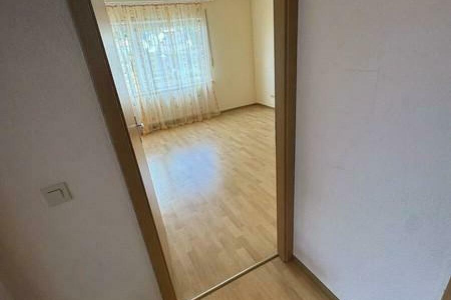 6 Flur Blick zum Schlafzimmer