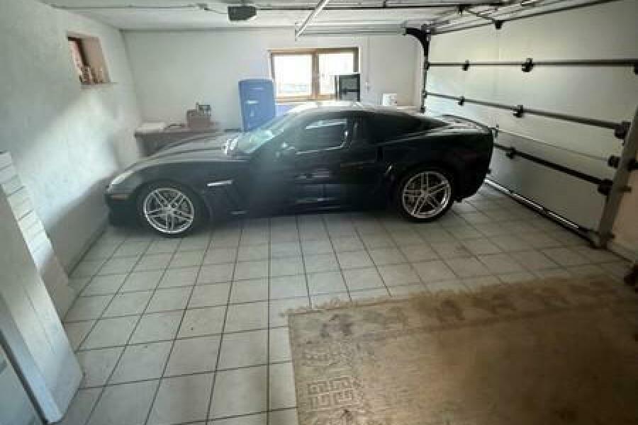 53 große Doppel-Triple-Garage unter Terrasse