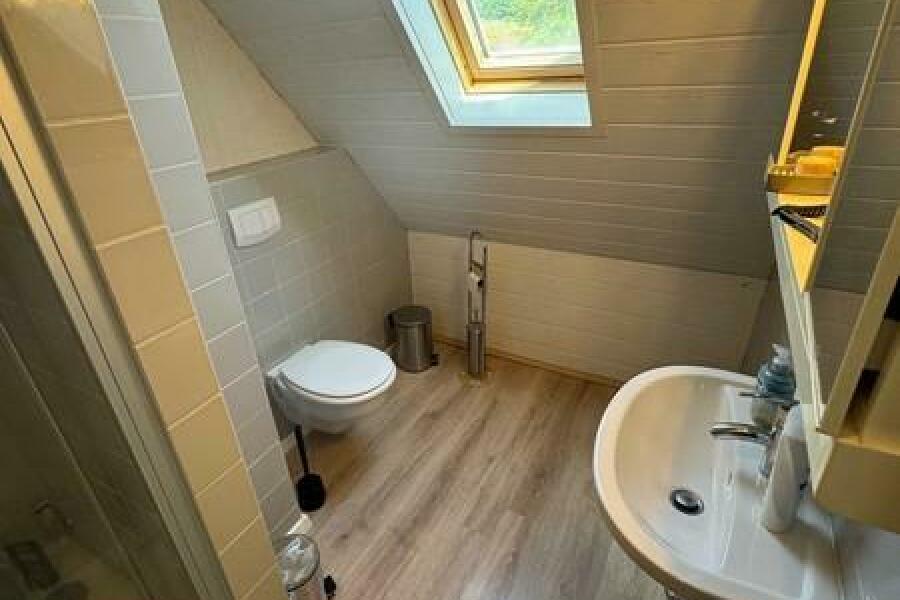 82 Du-WC im DG