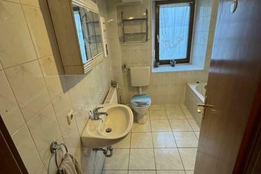 17 Bad mit Wanne und Dusche