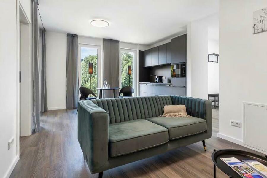 Wohnzimmer mit Küchenbereich