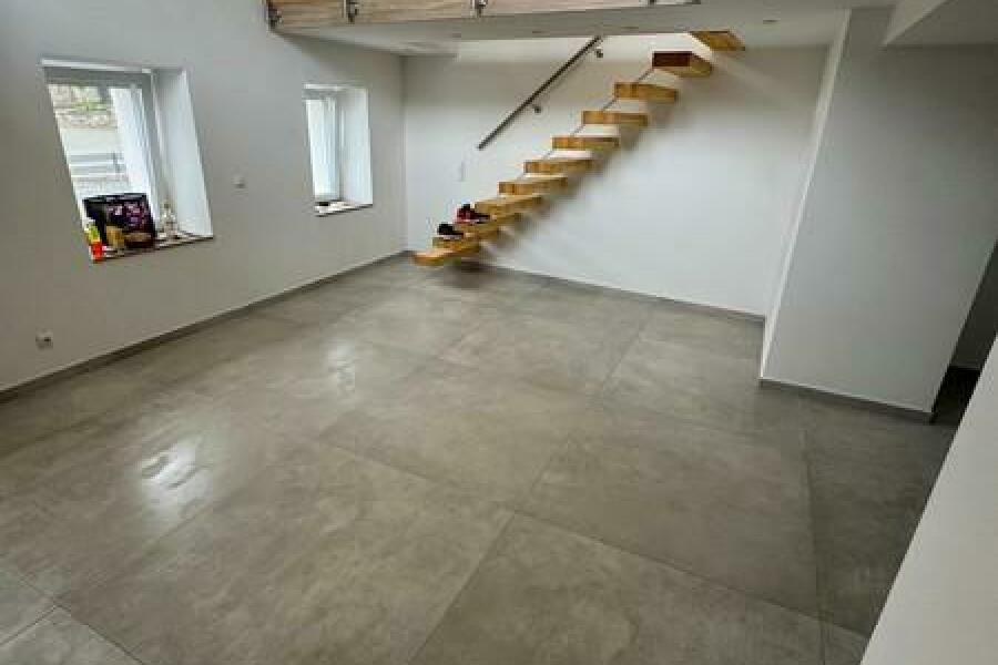 22 Wohnzimmer EG mit Galerie und offenem Treppenhaus