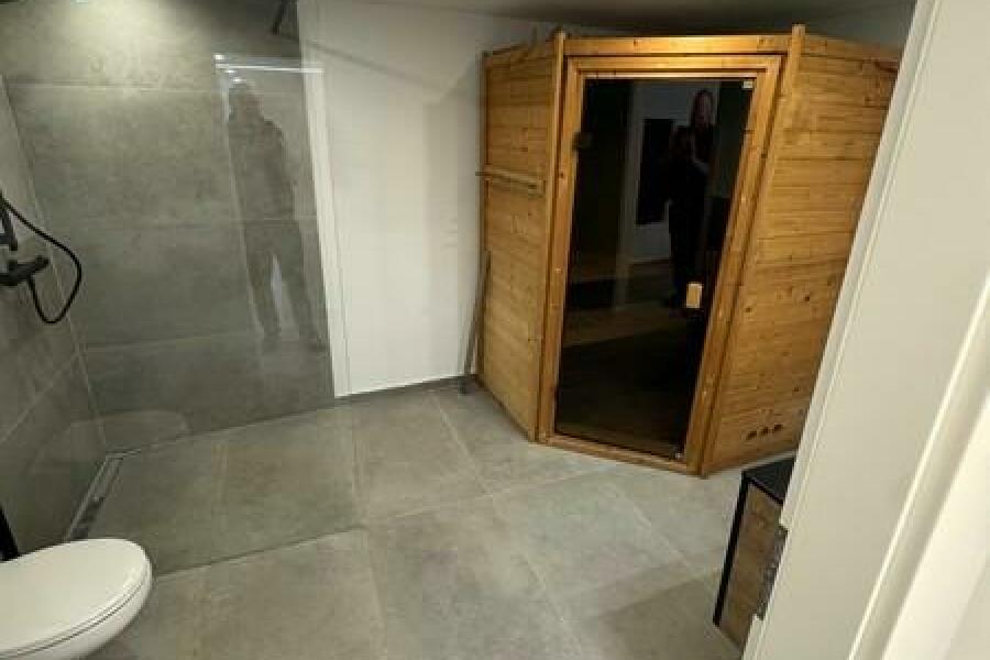 16 Toilette, Dusche, Sauna