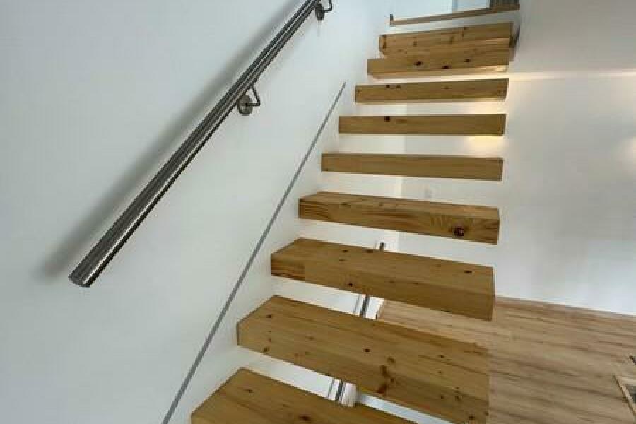 49 Treppe zum DG
