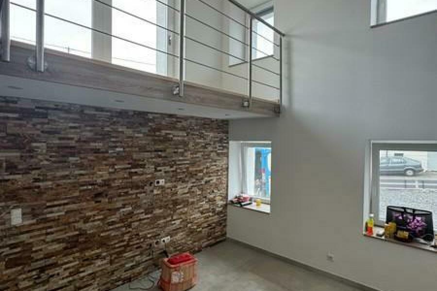 23 Teil der Galerie und Zugang zum Balkon
