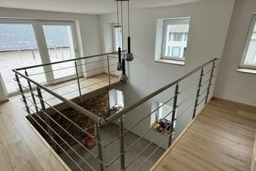 33 OG mit Galerrie und Zugang zum Balkon