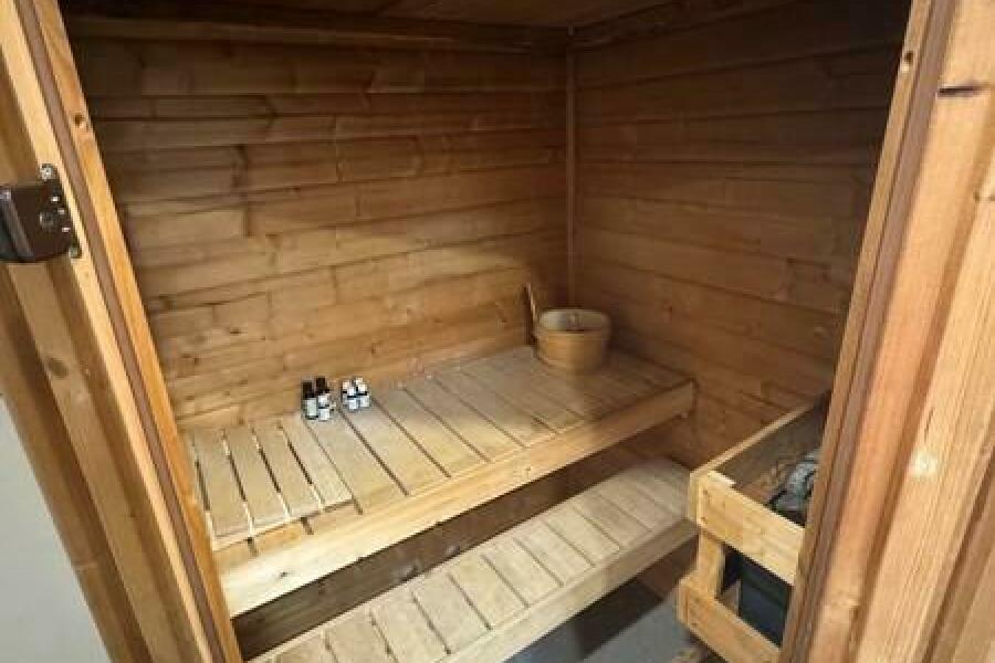 15 Sauna