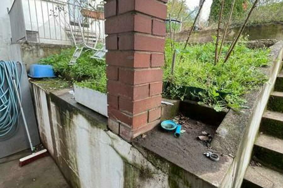 12 überdachte Terrasse