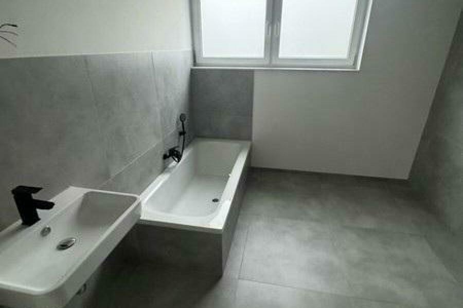 28 Bad mit Wa Hygienebereich