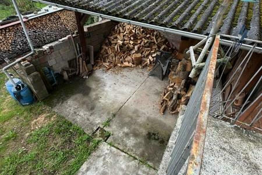 5 Holzlager mit Stallzugang