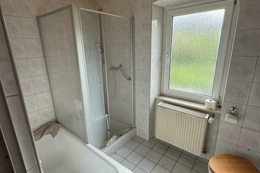 11 EG Wanne Dusche WC