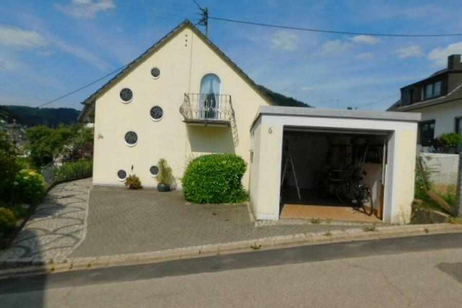 BB1-1 Westseite mit Garage