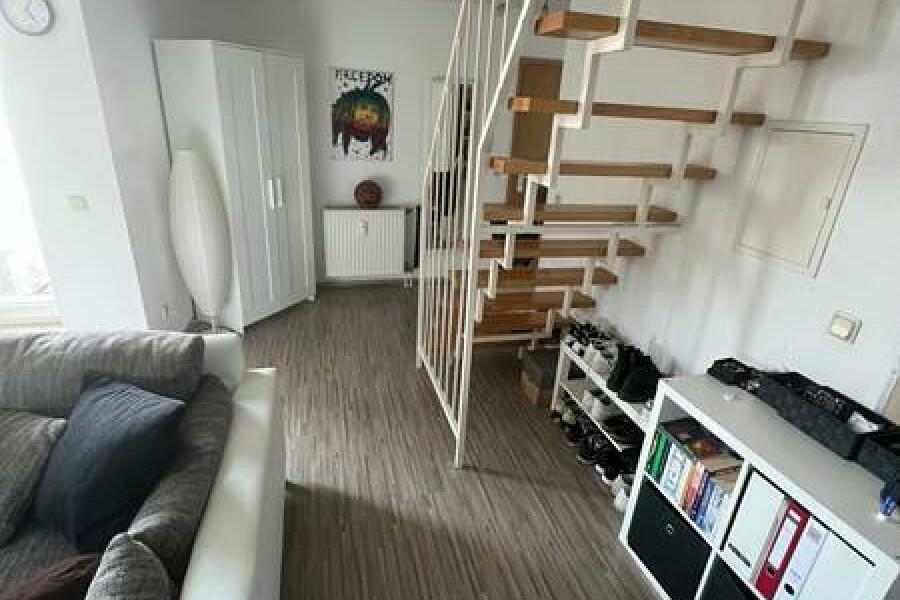 6 Wohnbereich mit Treppe zum Loft