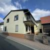 3 Front mit Hof und Balkon