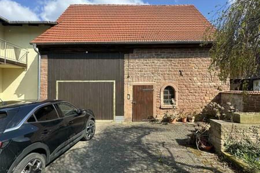 7 Hof mit Scheune Garage und Stall