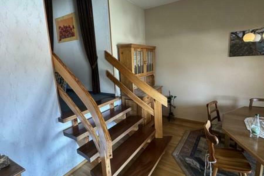62 Treppe zum Anbau