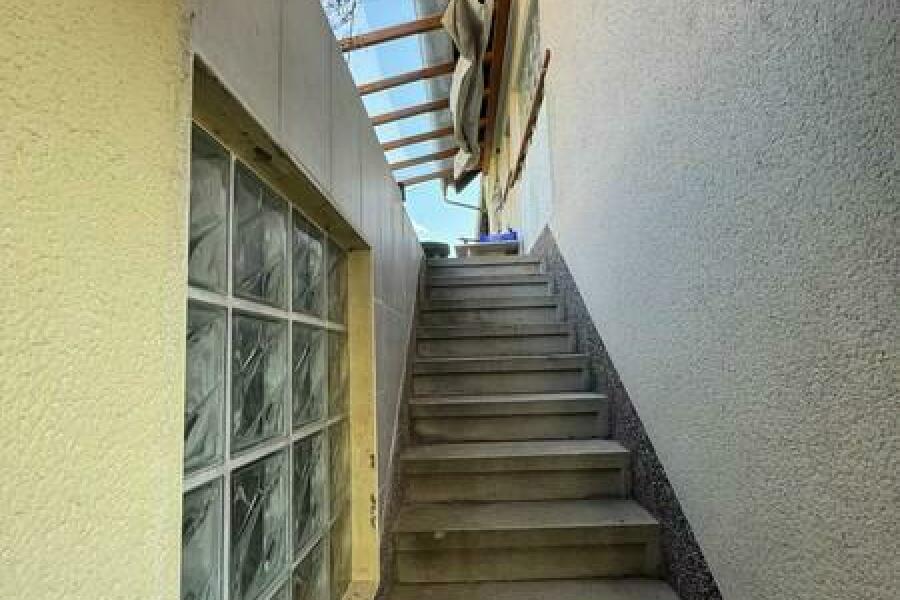 7 Außentreppe hinten