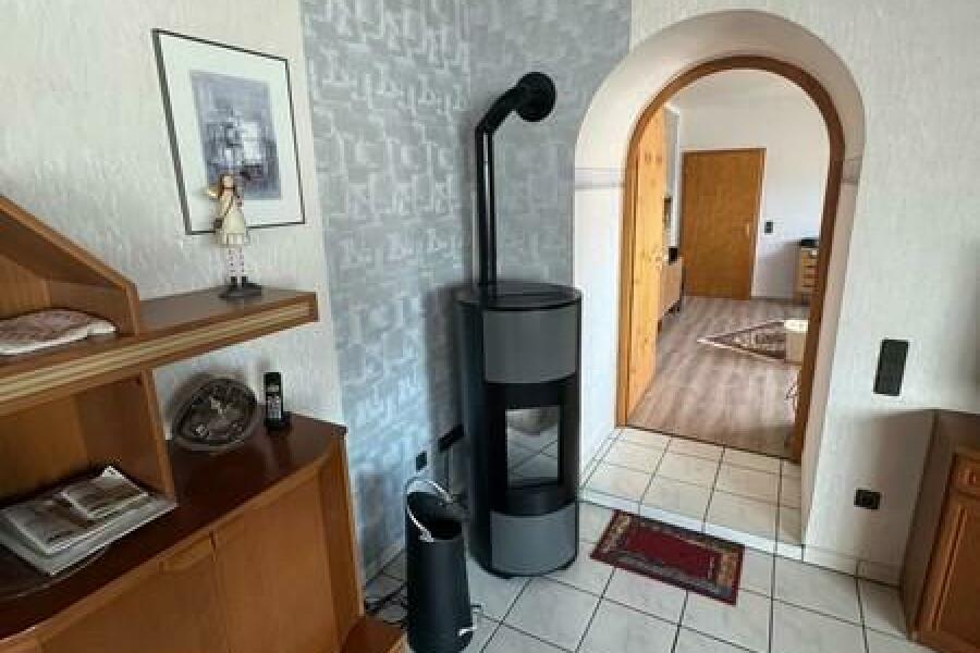 39 Blick ins Wonstudio Kaminofen und Durchgang zum DG Haus 36