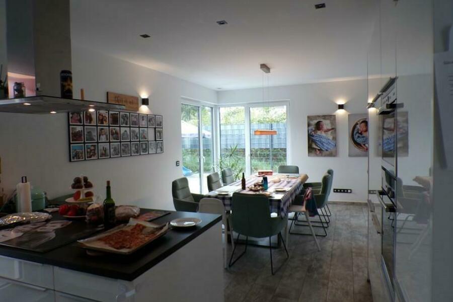 24 EG - Küche (Blick auf Esszimmer)