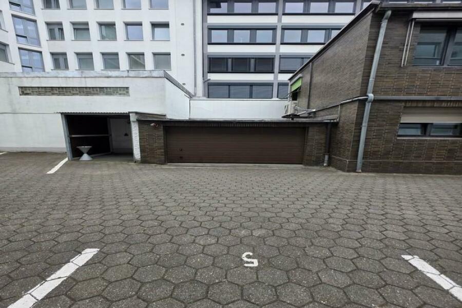 00-Hinterhaus Aussenansicht Garage 1