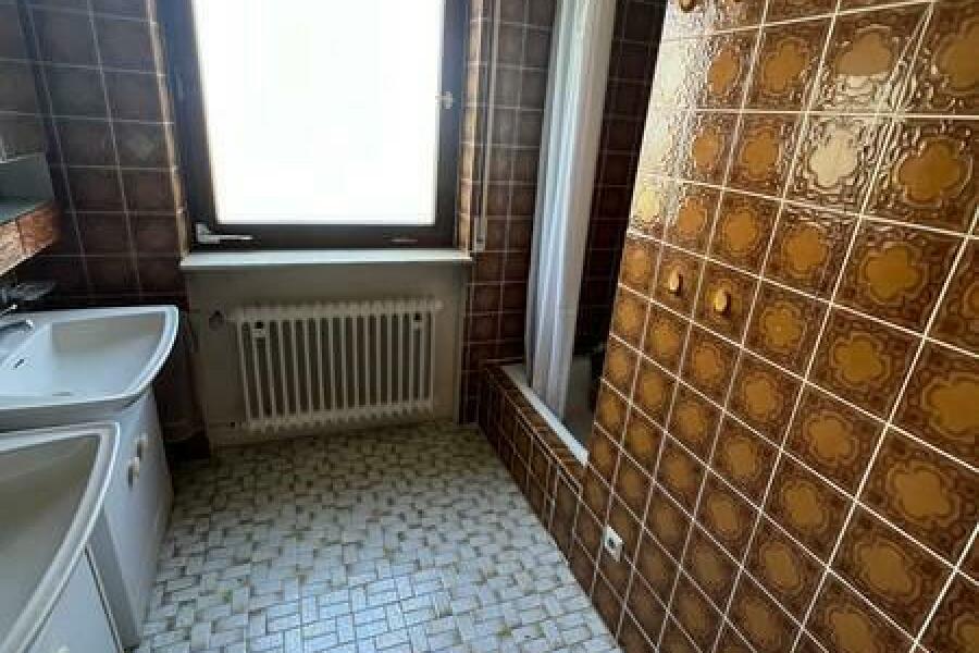 22 Bad mit Wanne und Dusche