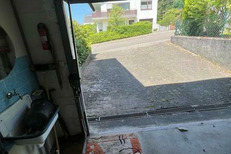 18 Garge rtg. Straße