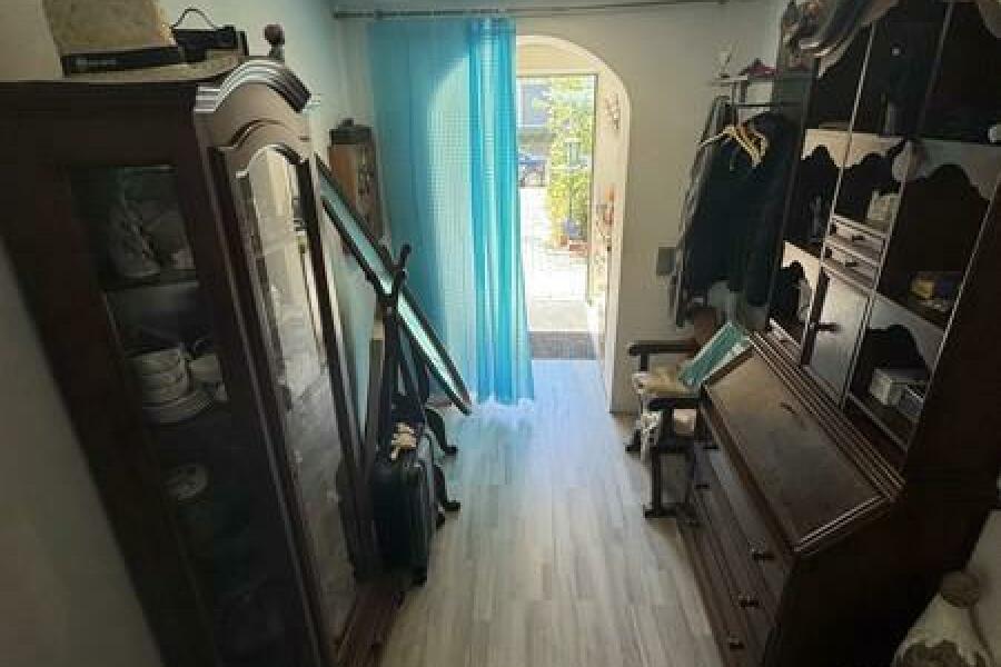 8 Flur und Garderobe