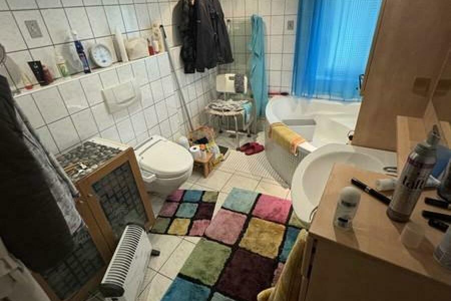 14 Bad mit Eckbadewanne