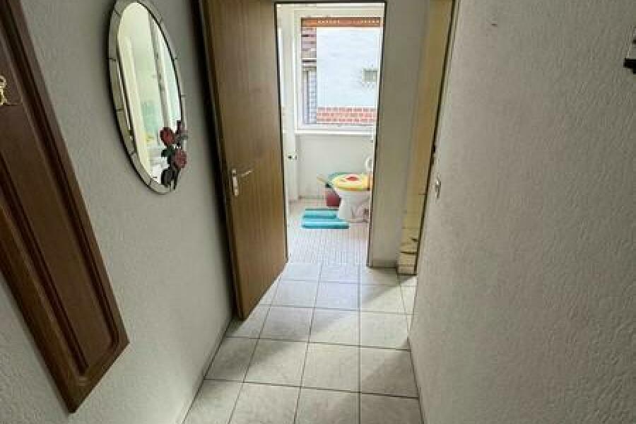 14 Gang ins Bad und Gäste WC