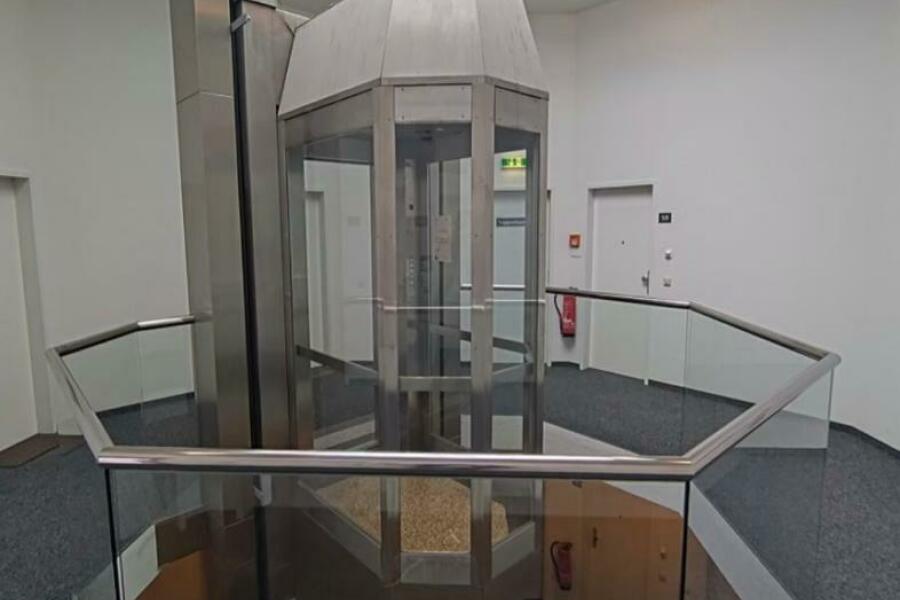 Bild Aufzug Wohnungseingang