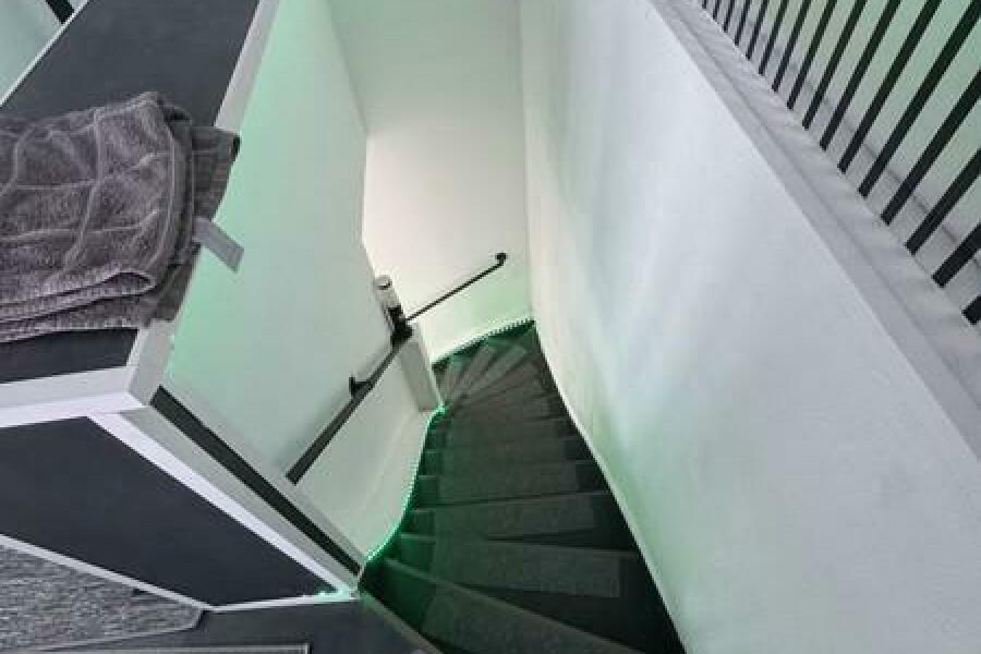 23 Treppe zur unteren Wohnung - bei Einzelverkauf wird hier vermauert
