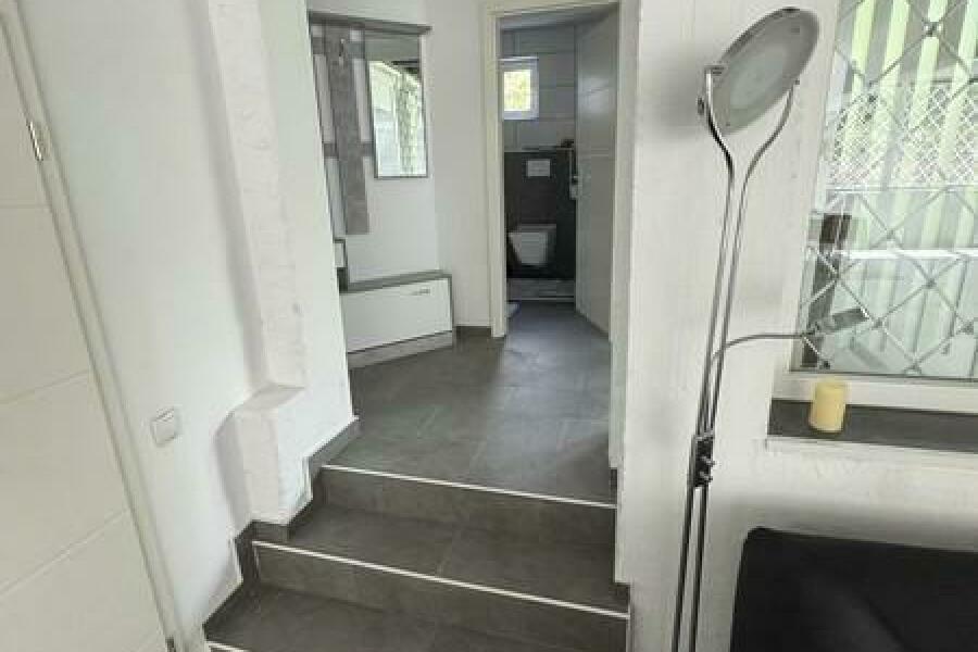 5 Flur und Bad - Treppe zum Wohnbereich