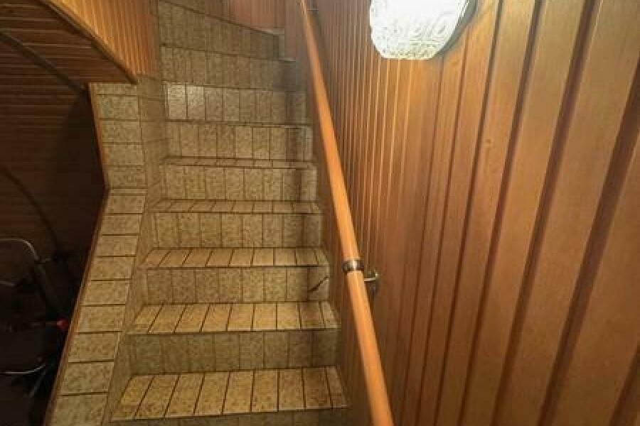 38 Kellertreppe vom KG aus