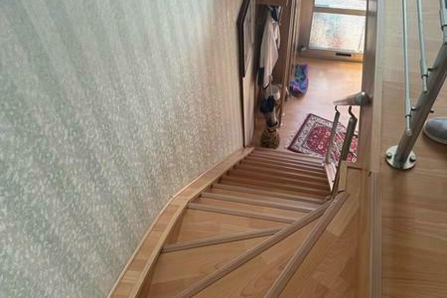 47 Treppe zum DG