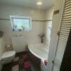 6 Eckbadewanne mit WC und Wandschrank