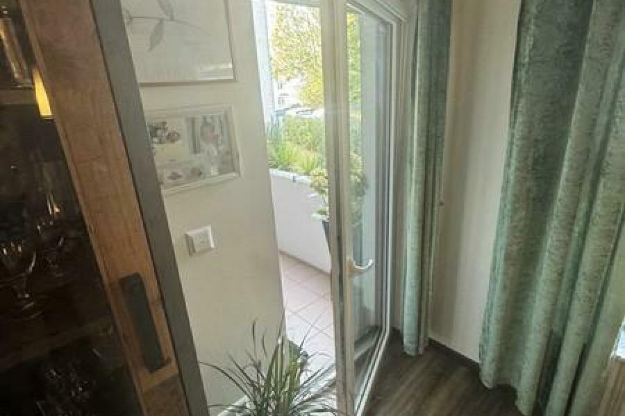 27 Wohnzimmerzugang zum Balkon