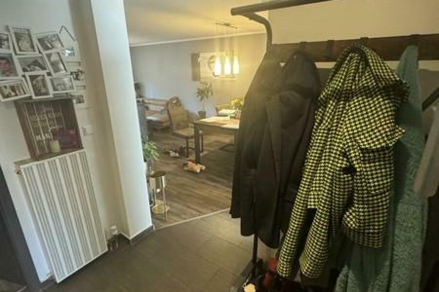 10 Garderobe Blickrichtung Wohnzimmer